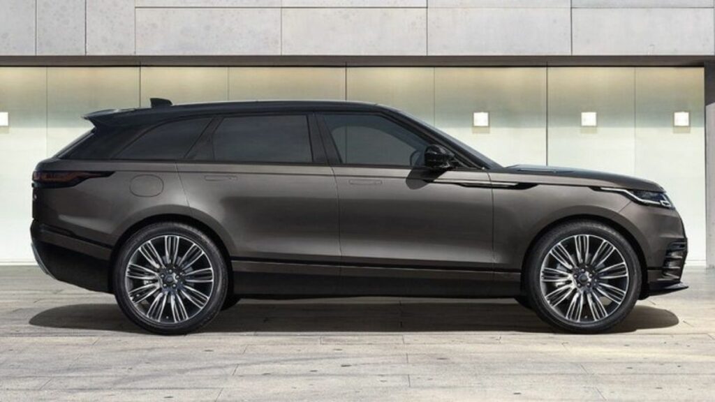 O Land Rover Range Rover Velar 2022  é espaçoso e muito mais amplo do que outros modelos.
