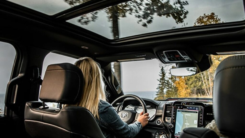 RAM 1500 Rebel 2022 interior