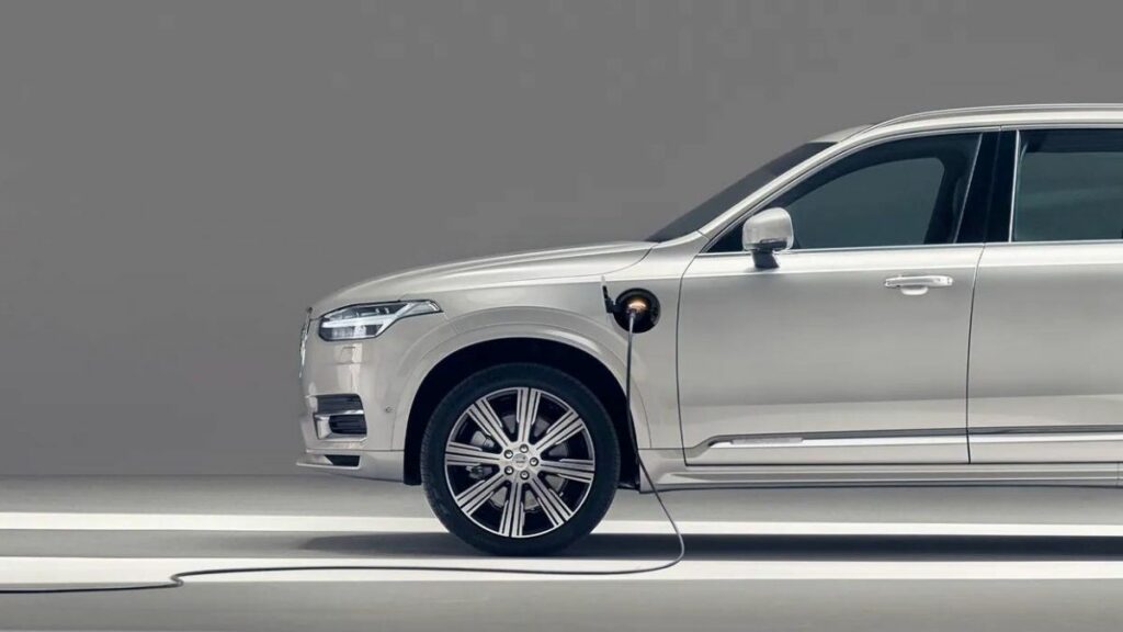 Volvo XC90 2022 lateral esquerda