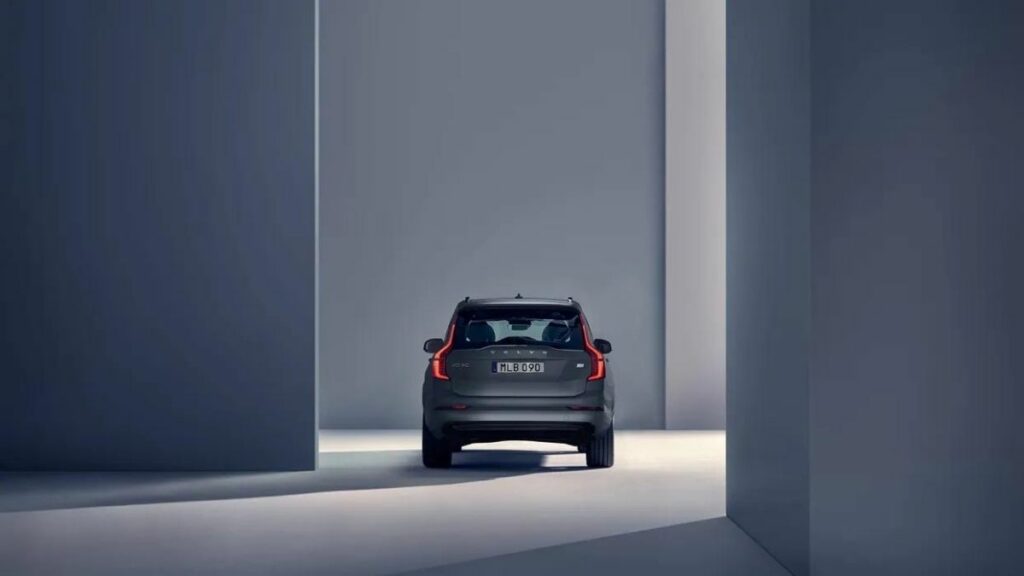 Volvo XC90 2022 traseira