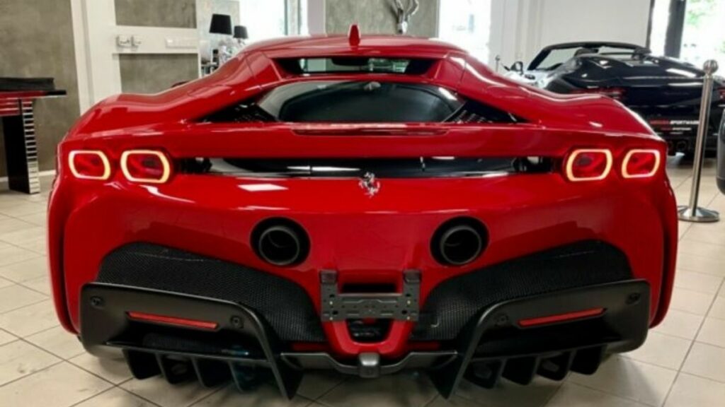 Ferrari SF90 2022 traseira