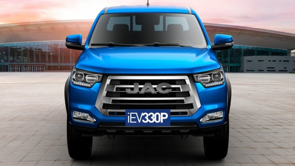 Dianteira da JAC iEV330P 2022 na cor azul