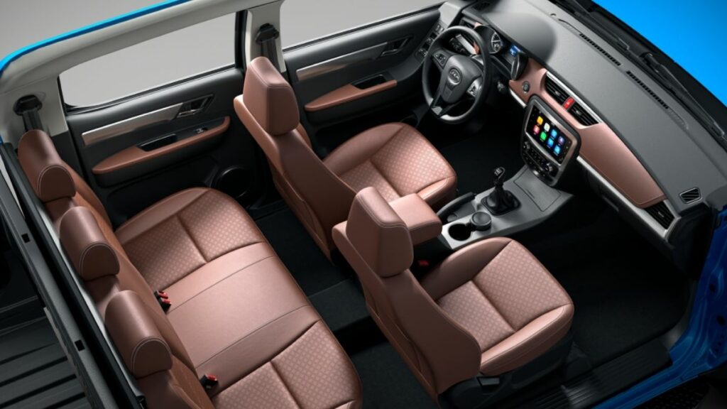 Espaço interno da picape JAC iEV330P 2022