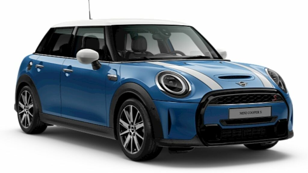 Mini Cooper 2022 5 portas na cor azul