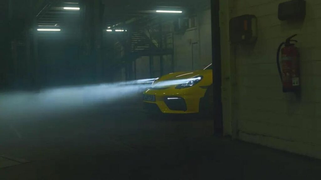 Porsche 718 Cayman GT4 2022 faróis