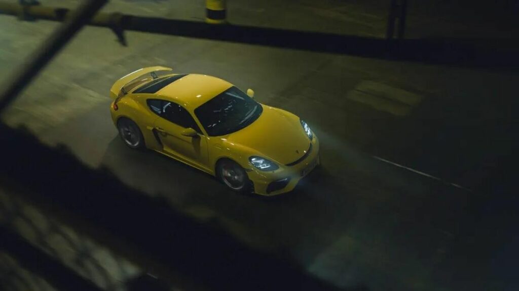 Porsche 718 Cayman GT4 2022 parte de cima