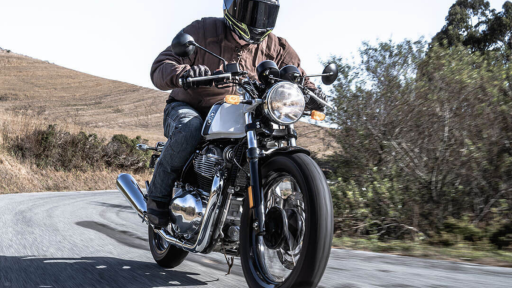 Rodas em movimento da Royal Enfield Continental GT 2022