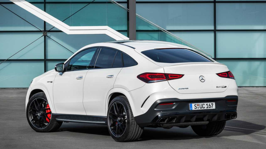 Traseira da GLE 64 AMG na cor branca