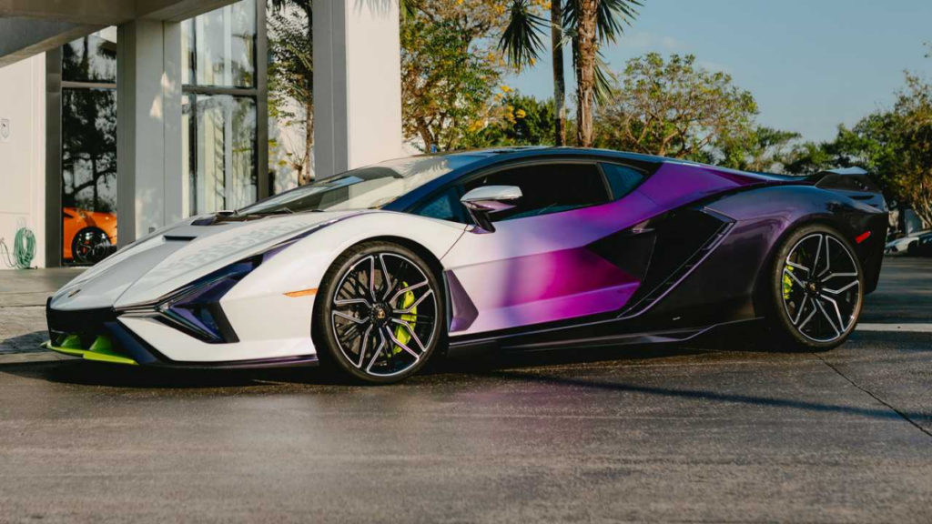 Lamborghini Aventador 2022 branco e roxo (camaleão)