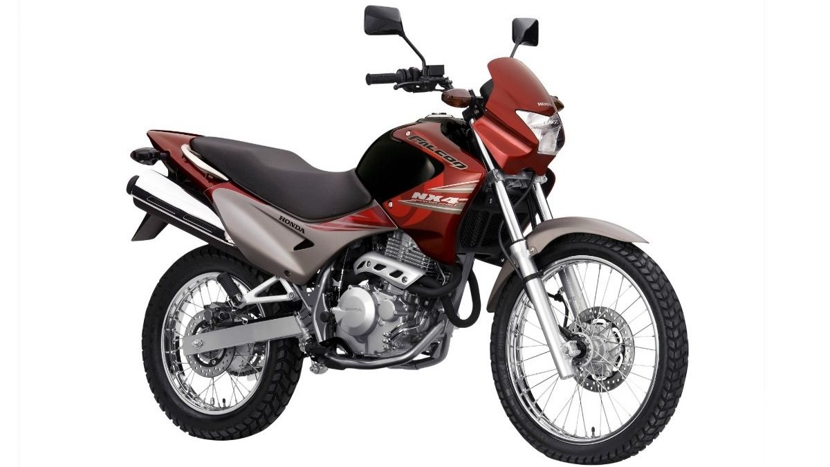 Foto de uma Honda Falcon 400 vermelha
