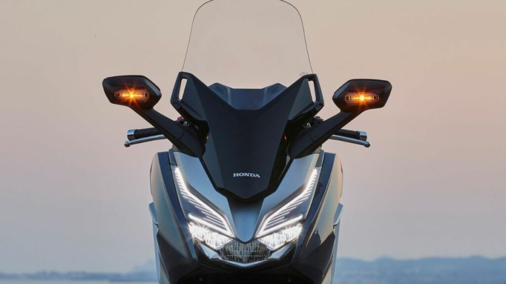 Honda Forza 300 2022 frente