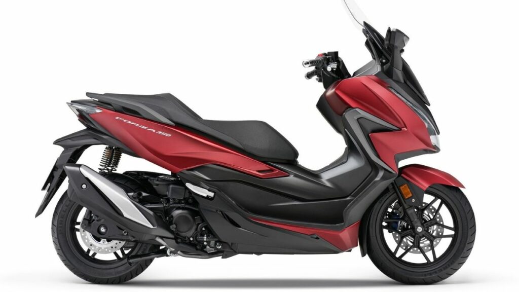 Honda Forza 300 2022 vermelha lateral