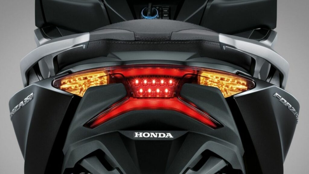 Honda Forza 300 2022 traseira
