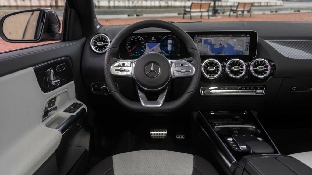 Mercedes-Benz GLA 2022 interior