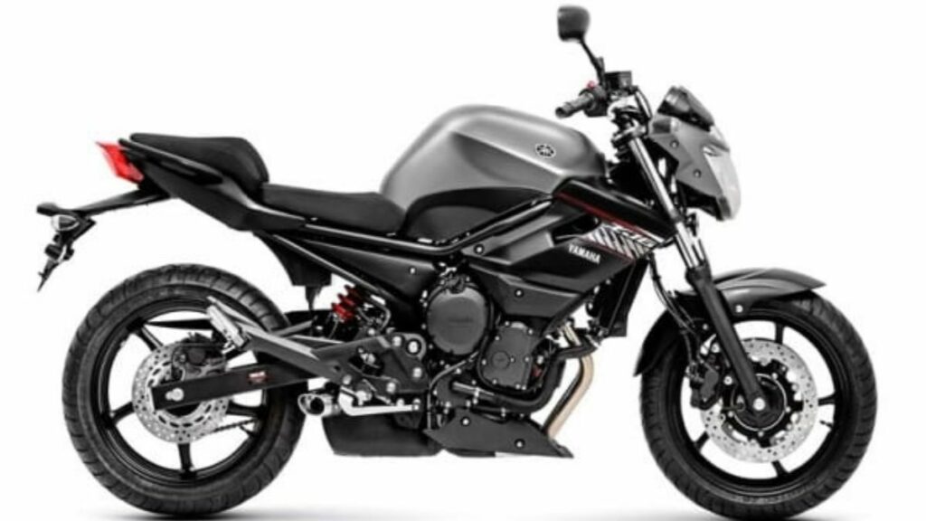 Yamaha XJ6 lateral direita