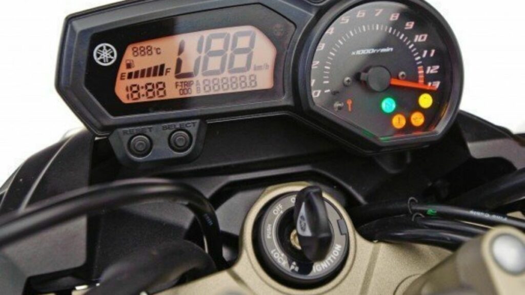 Yamaha XJ6 painel