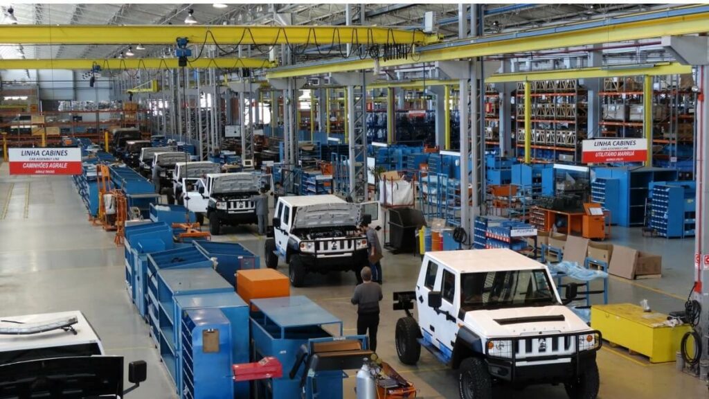 Fabrica da Marruá, produzindo modelos brancos 