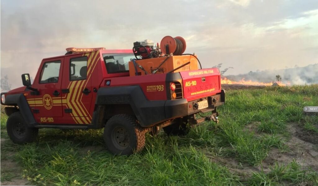 Marruá 2022 dos bombeiros, parada na grama