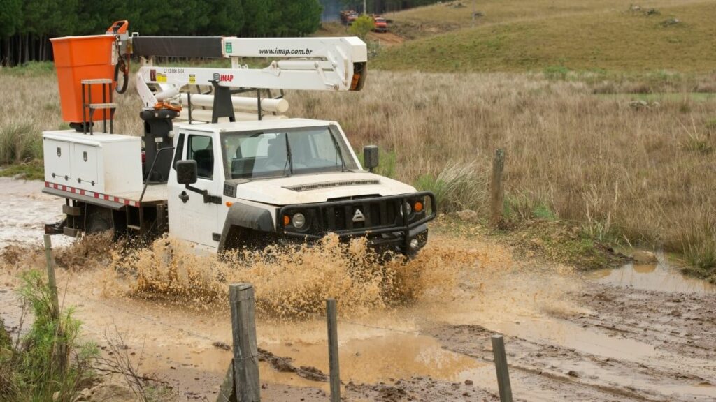 Agrale Marruá 2022 andando na lama