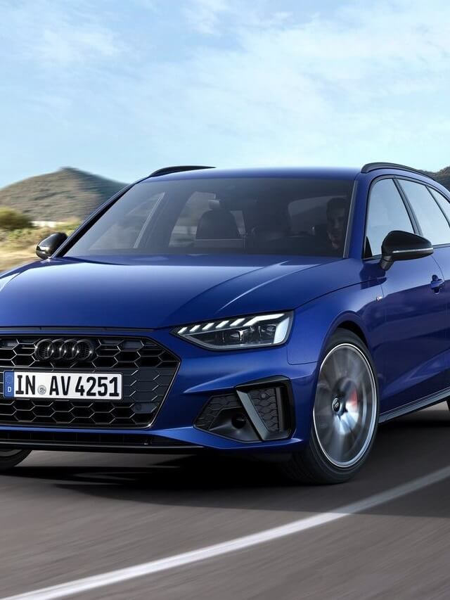 Novo Audi A4 2022 na cor azul andando na estrada