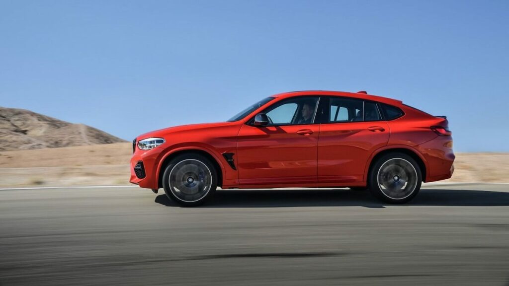 BMW X4 2022, cor Vermelho Flamenco.