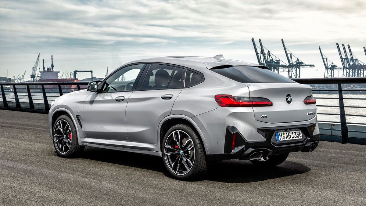 Traseira da BMW X4 2022,com lanternas mais esportivas