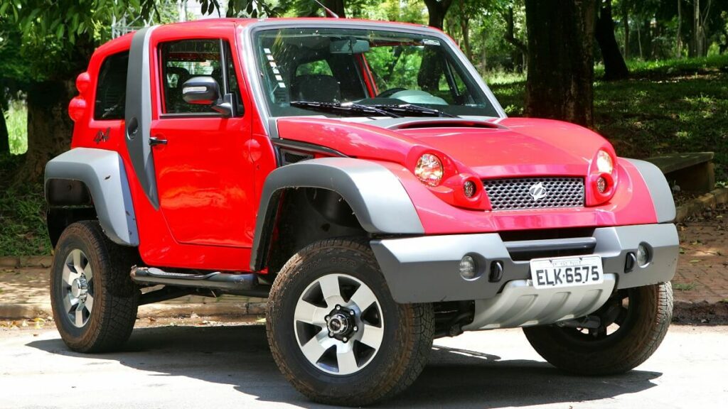 Stark 2022 vermelho, estacionado