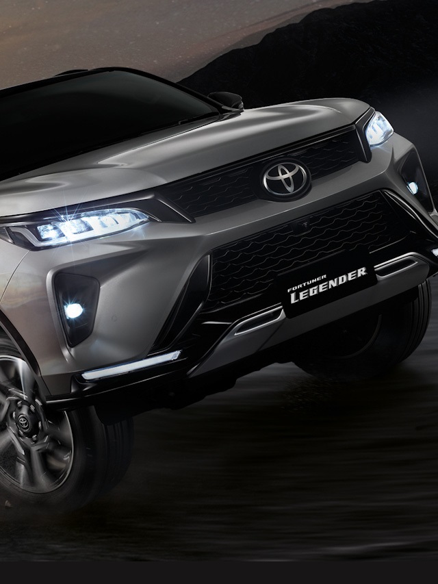 Toyota SW4 2022 na cor cinza de frente