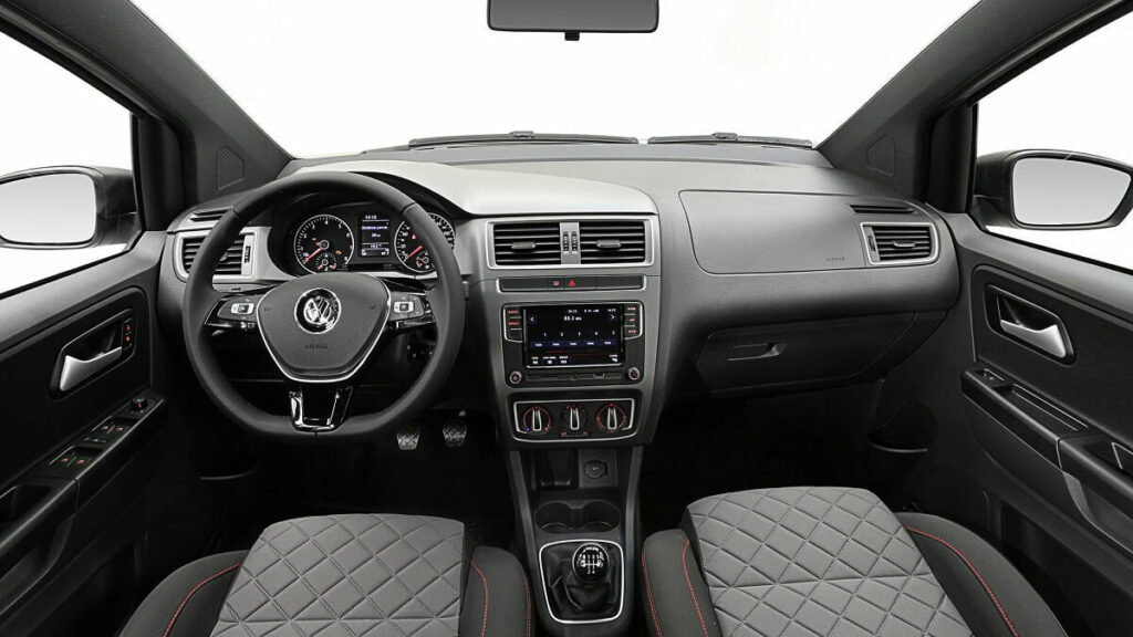 Painel do novo Fox 2022 na cor predominante cinza