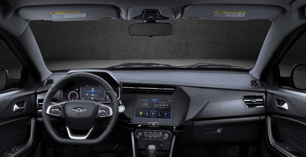 Interior da Tiggo 3X 2022 na cor predominante preta