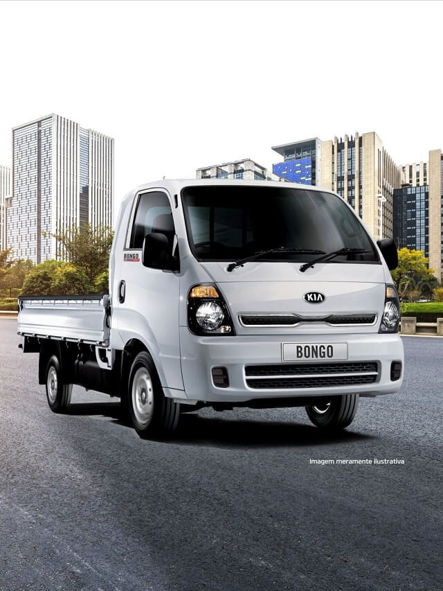 Kia Bongo 2022 andando no asfalto