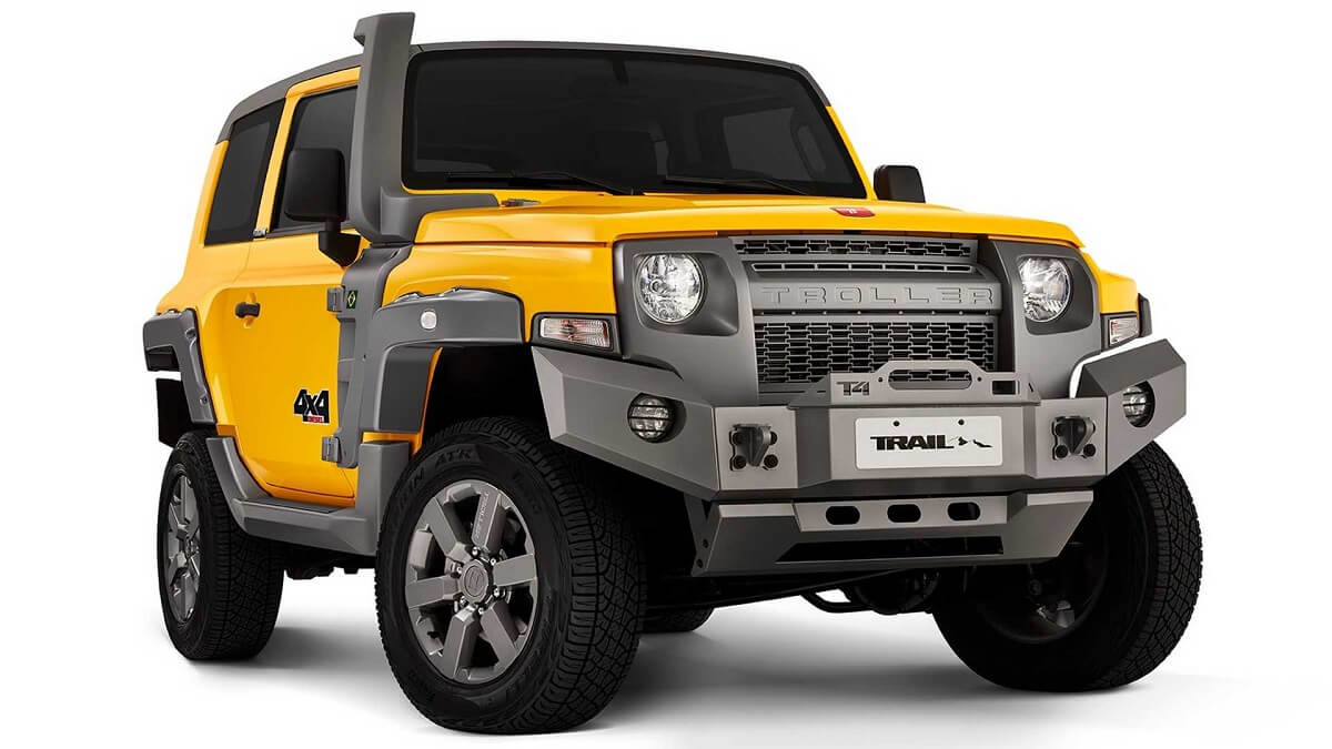 Troller T4 amarela estacionada de frente