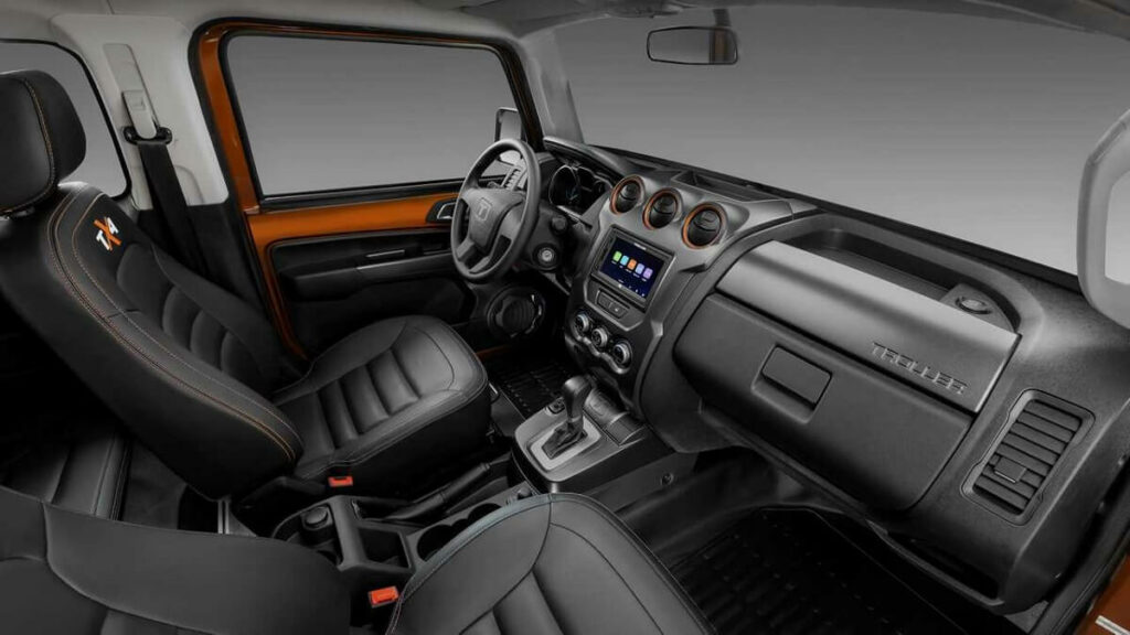 Interior moderno da Toller com câmbio automático