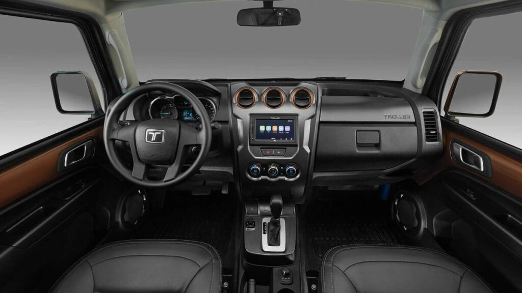 Interior da Troller T4 com novos equipamentos