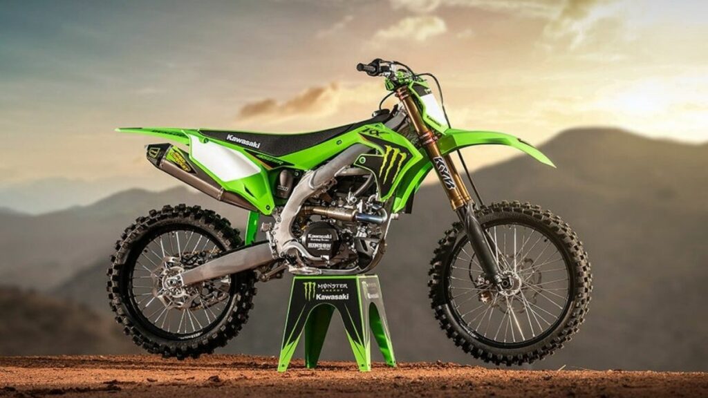 Kawasaki KX 450 2022 lateral direita