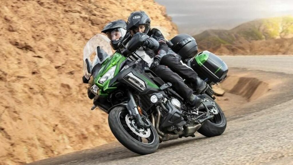 Kawasaki Versys 1000 2022 lateral esquerda
