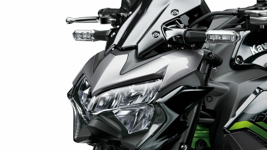 Kawasaki Z 900 2022 farol