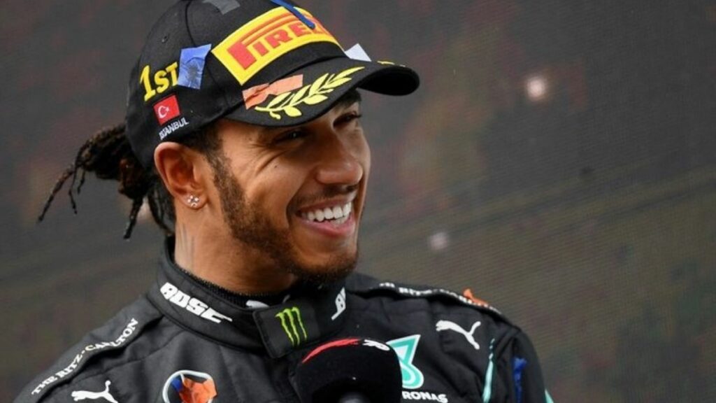 Lewis Hamilton no pódio
