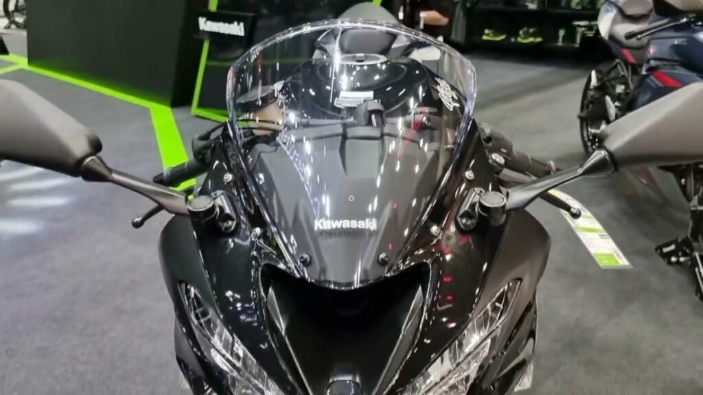 Ninja ZX-6R 2022 frente apx