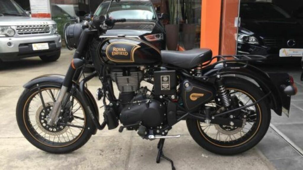 Royal Enfield Bullet 500 2022 lateral dourada