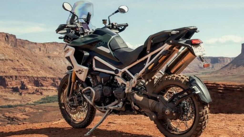 Triumph Tiger 1200 2022 traseira