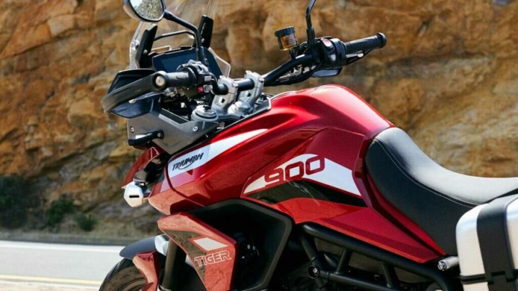 Triumph Tiger 900 2022 lateral esquerda