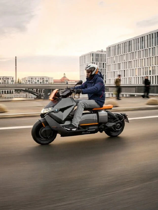 BMW CE 04 2022 andando na estrada