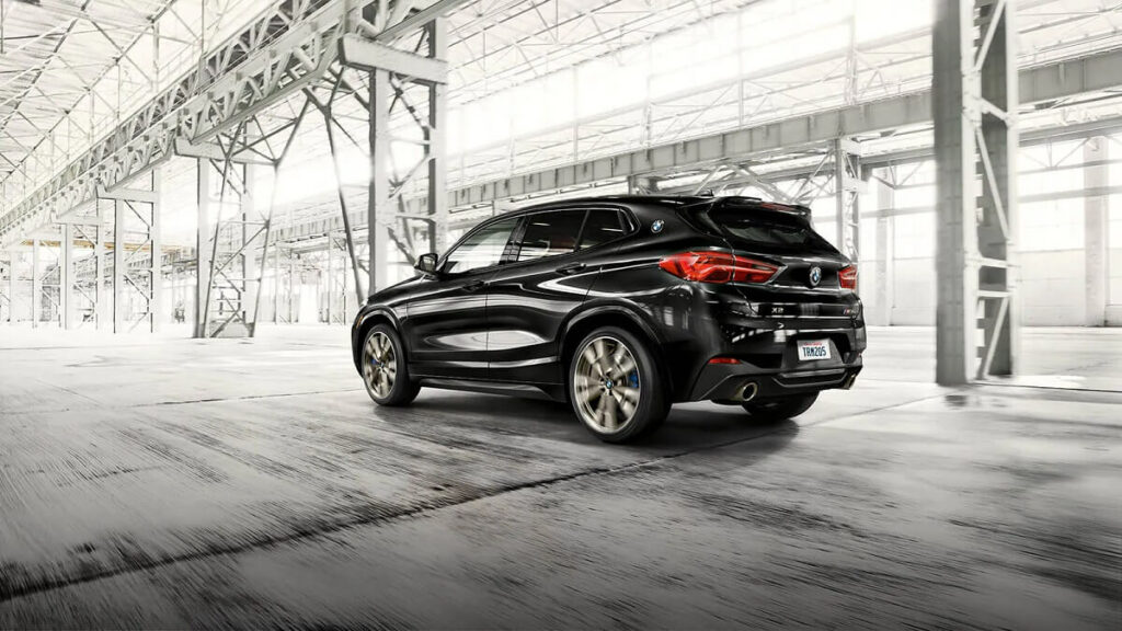 Nova traseira do BMW X2 2022 na cor preta