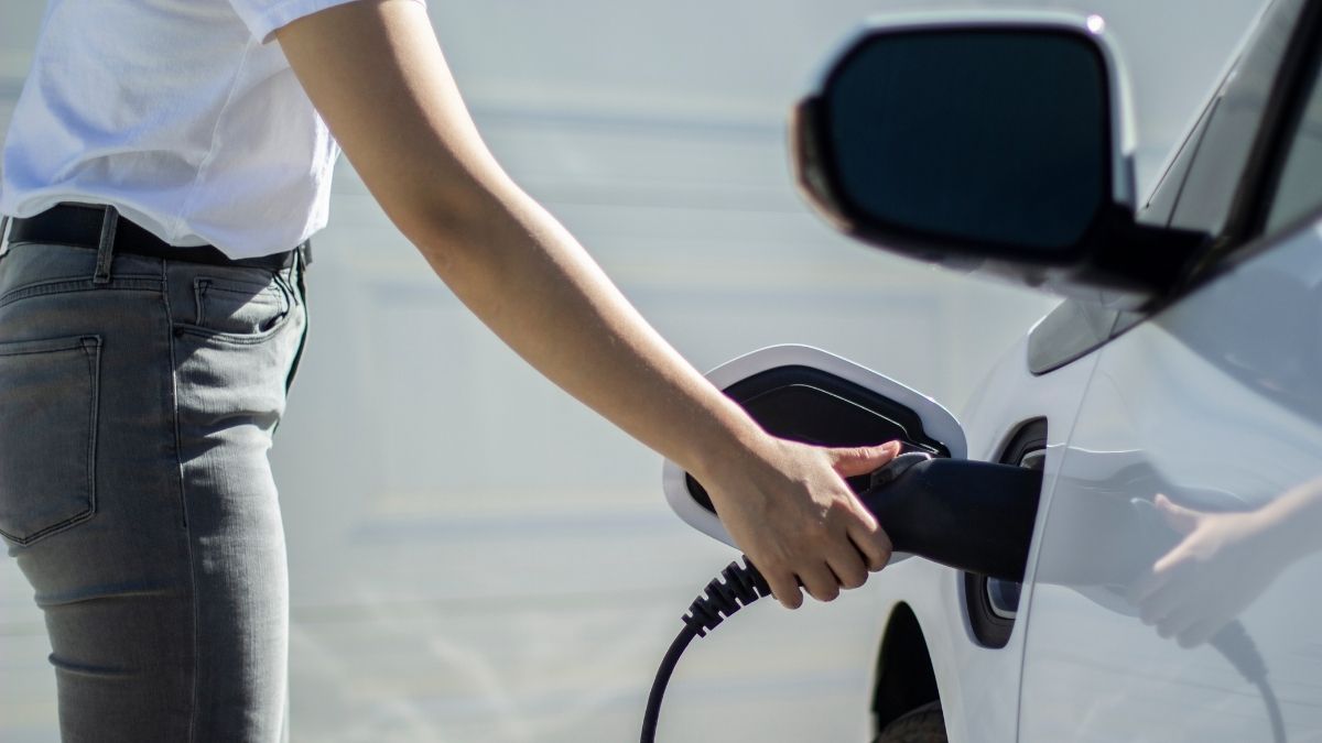 elétricos e híbridos