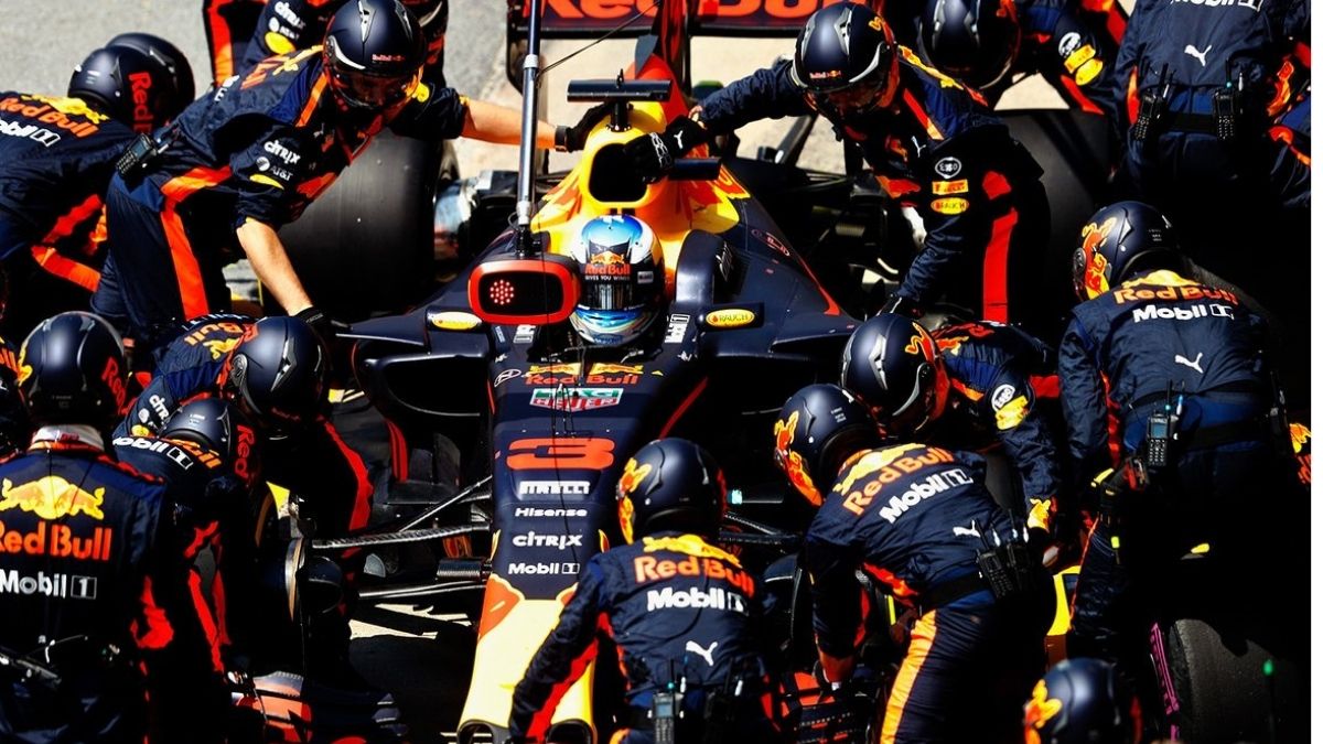 Equipe da Red Bull corre contra o tempo