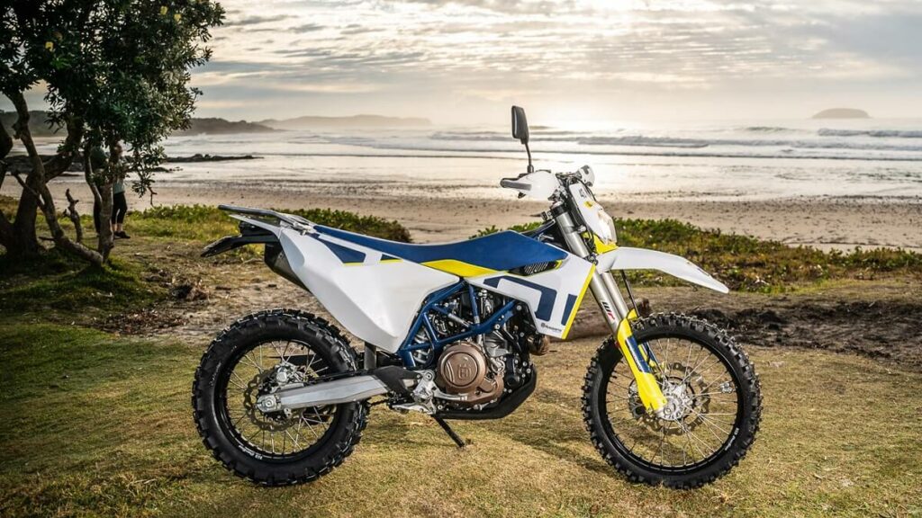 Nova Husqvarna 701 2022, parada na grama