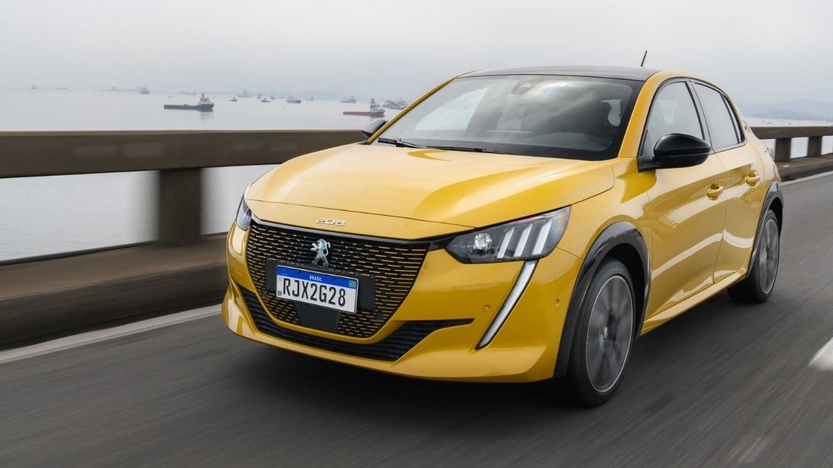 Peugeot e-208 2022 lateral