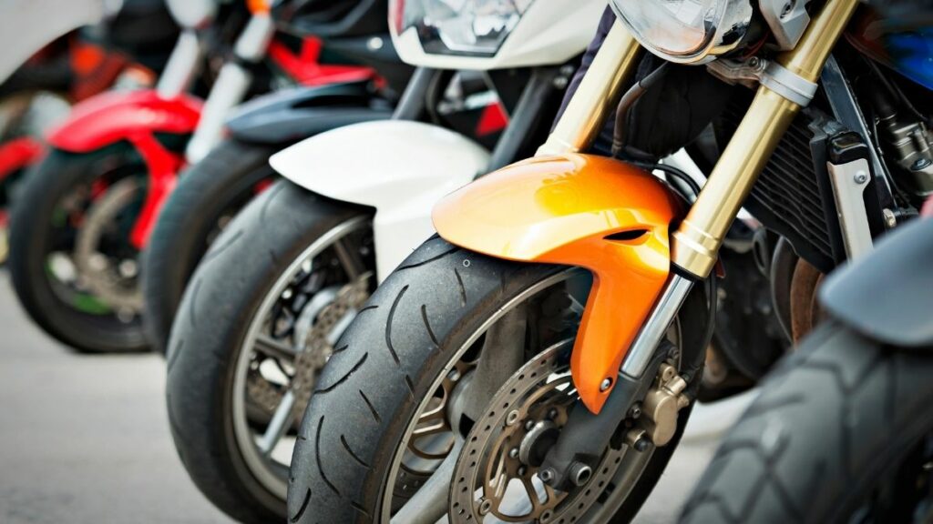 motos são produzidas e aguardam vendas