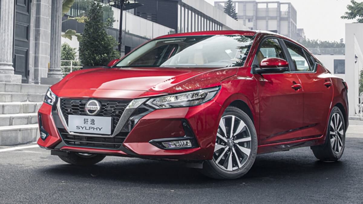 Nissan Sentra 2022 de frente na cor vermelha